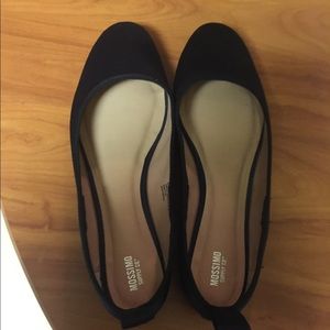 Navy Blue Flats. Good to wear with jeans or dress